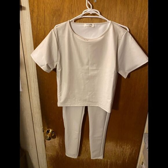 Zenana Outfitters Tops - 𝅺ZENANA 2 pc set